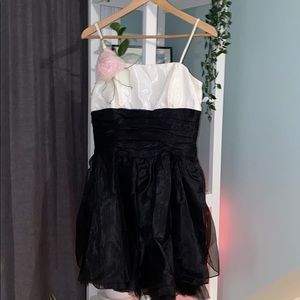 Jessica McClintock White & Black Dress